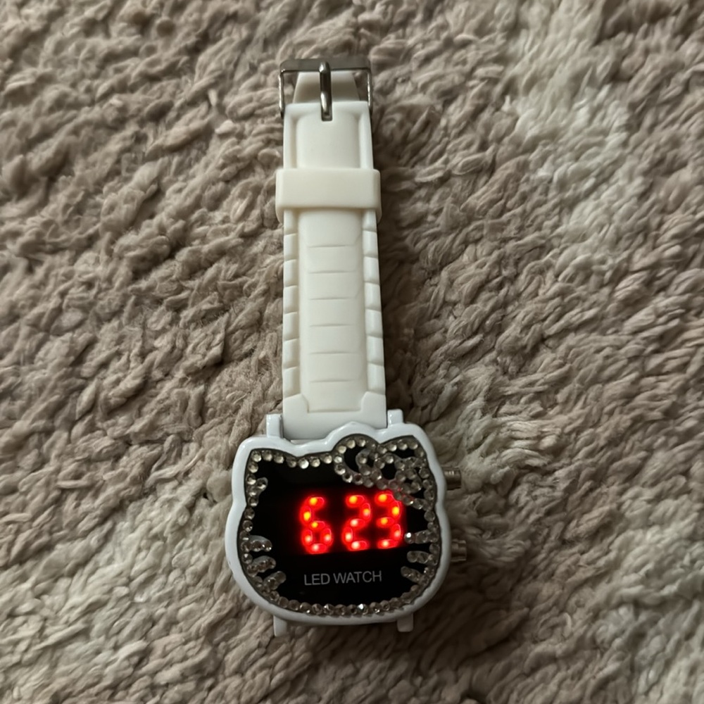 Hello Kitty Watch - Picture 2 of 3